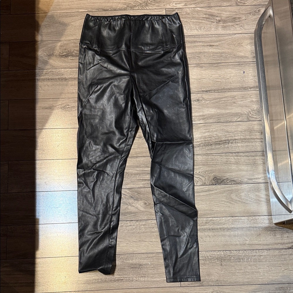 Aritzia Black Leggings